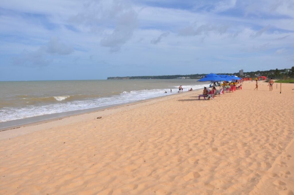 Estudo para conter avanço do mar na Paraíba vai durar até 20 meses e apontará soluções para o Litoral, revela João Azevêdo